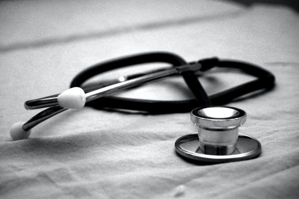A black and white stethoscope on white cloth. Photo by Hush Naidoo Jade Photography on unsplash